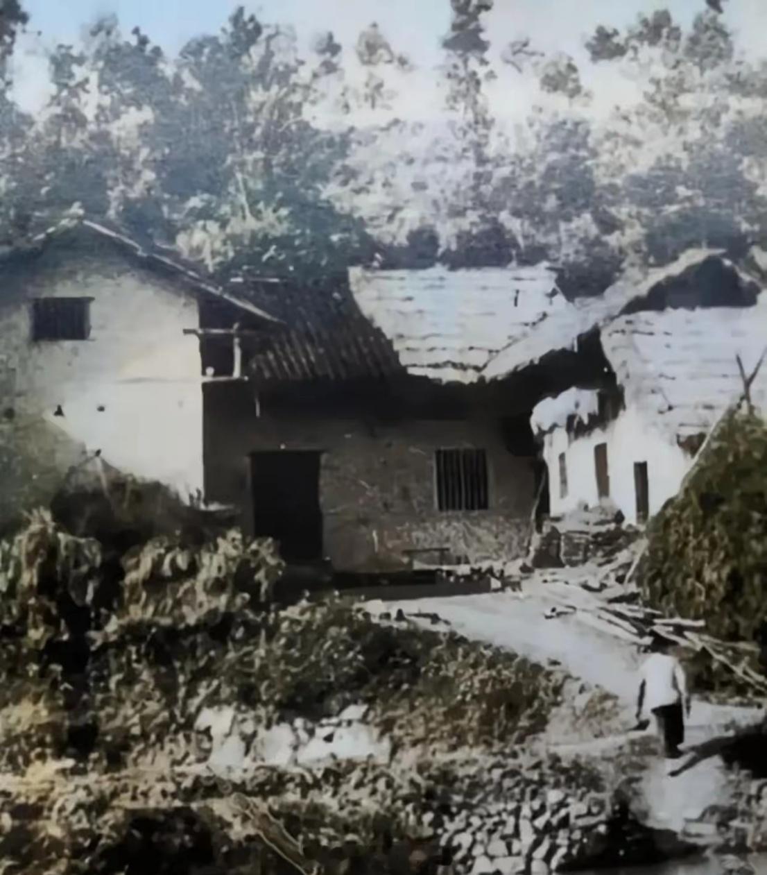 1954年，湖南的小山村。家人们知道这是哪里吗？
