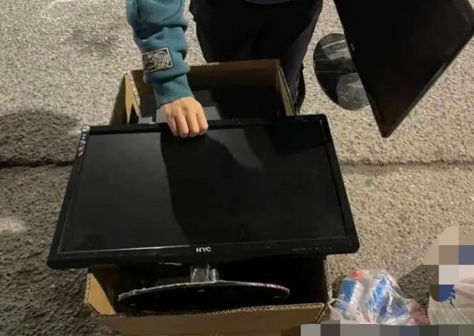 河南，女生被一游戏工作室拖欠1个月工资，多次讨要未果后，又得知对方准备转让，和爷