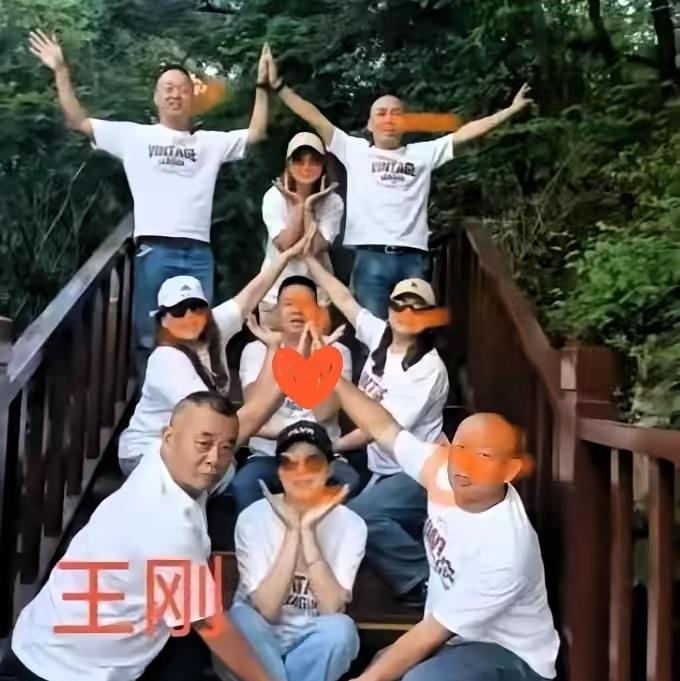 什么是现世报？重庆的王先生这一次恐怕是真的体会到了。重庆大闹伊犁酒店的王先生这