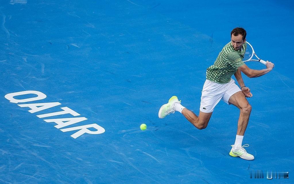 作为“梅西灯”组合中唯一拥有大满贯男单冠军的球员，梅德维德夫也在面对兹维列夫、西