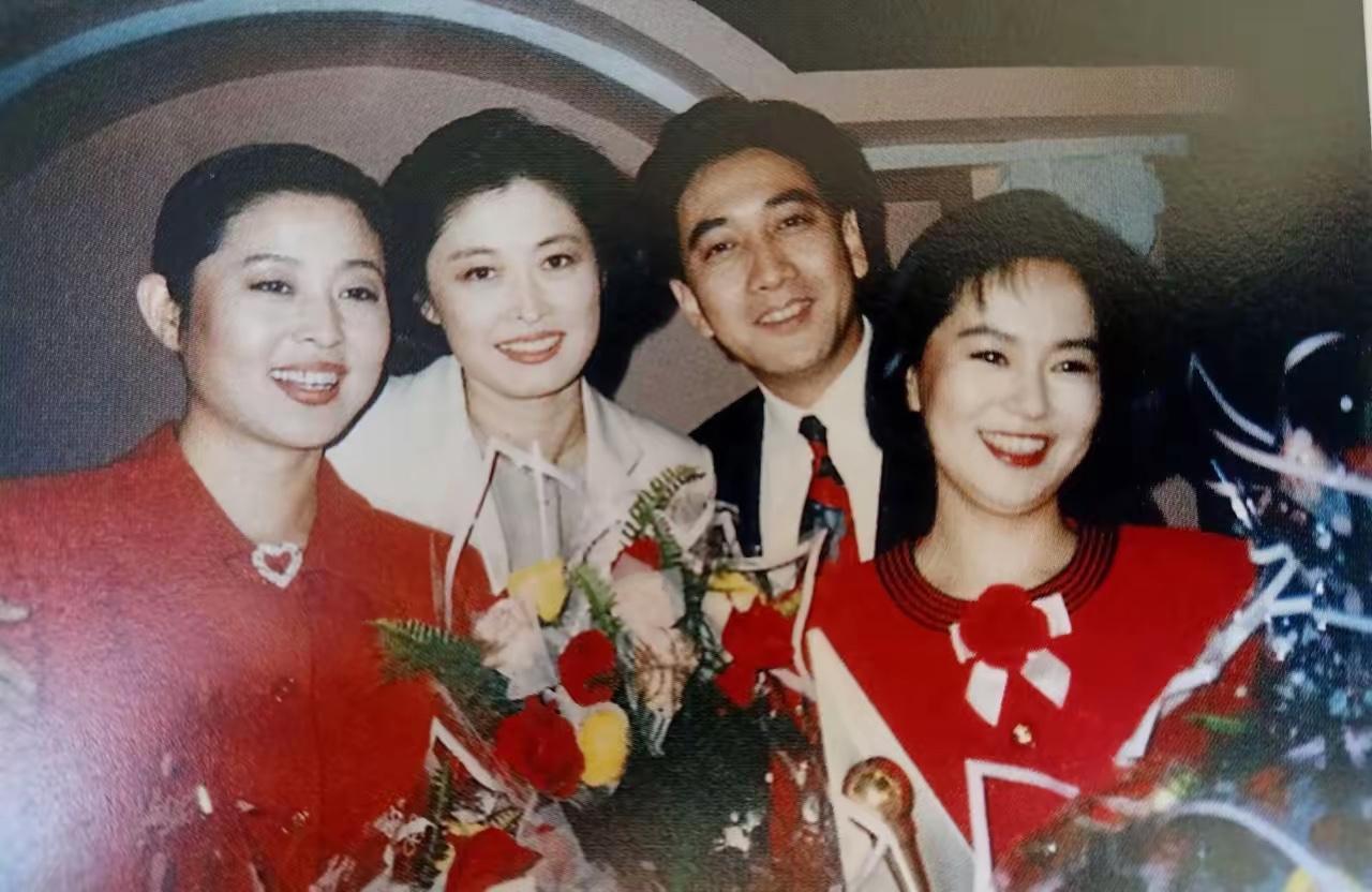 四位央视主持人齐聚你最喜欢哪位主持人？