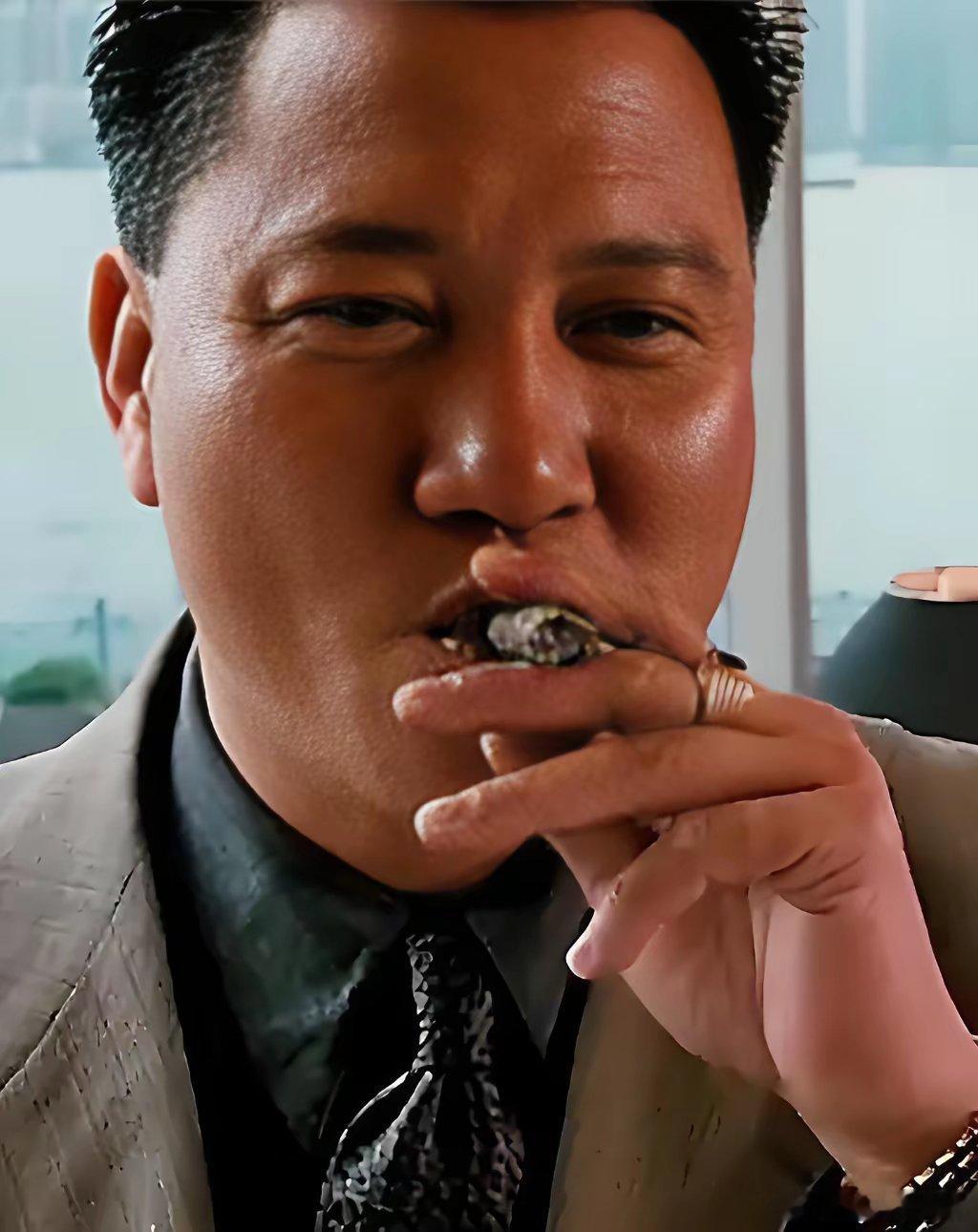 王晶说:万梓良是一个很奇葩的演员。万梓良在香港亚视的时候是当之无愧的一哥。那个时