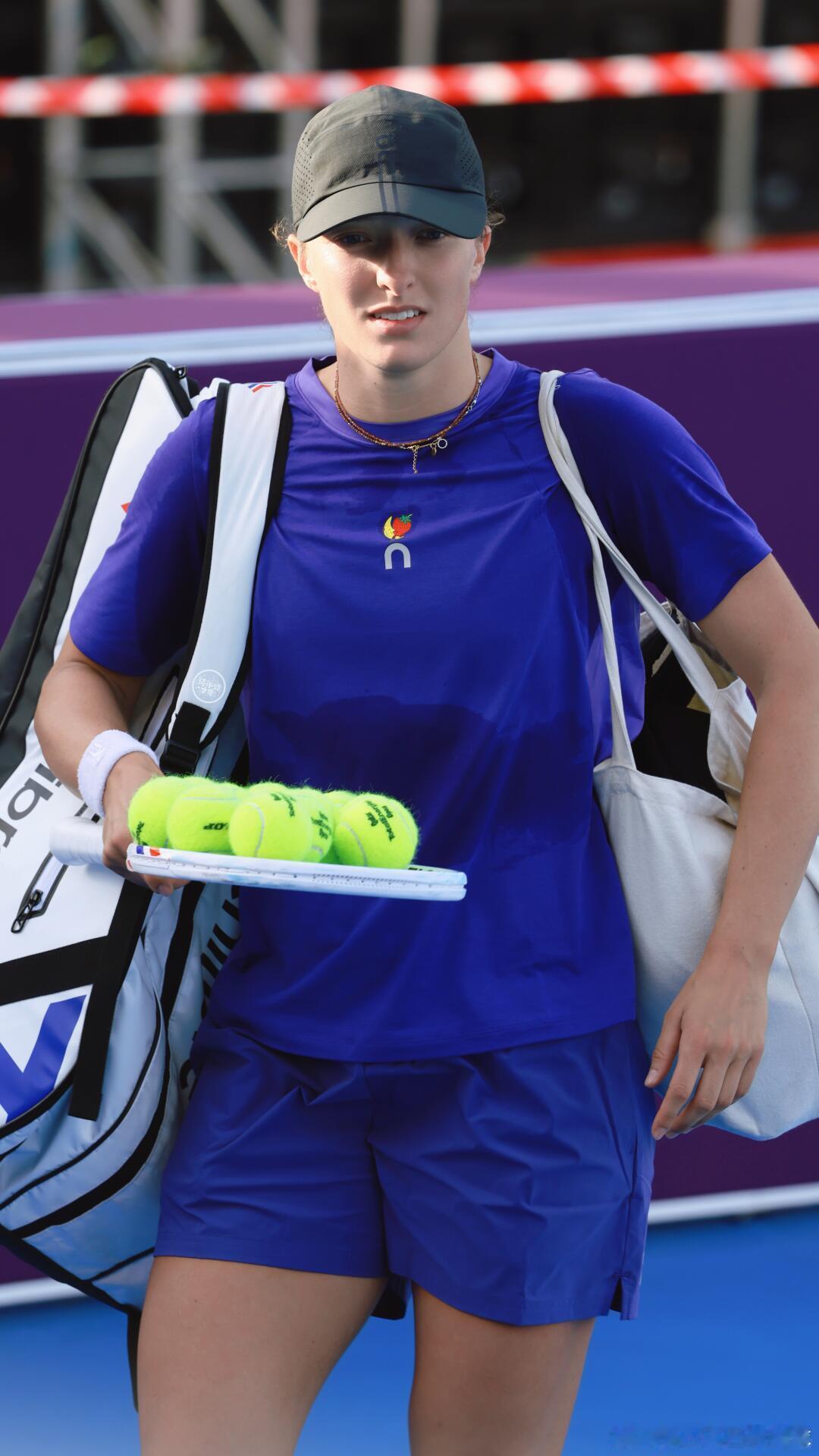 斯瓦泰克已抵达多哈斯瓦泰克来到多哈备战了，多哈离澳网很近，已经有很多高手退赛了；