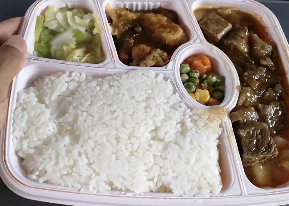 高铁上的盒饭都是预制菜，真的就放心了吗告诉你，除了不是现炒，放心，绝对比你自