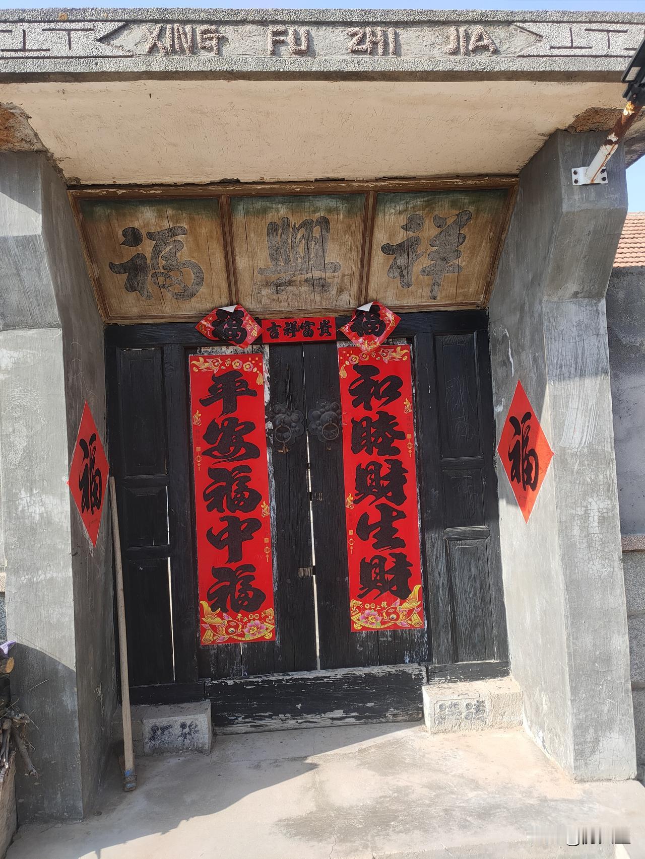 人到中年，站在人生半山腰，感慨万千。回头是青涩莽撞，抬眼是前路责任。这时才懂，