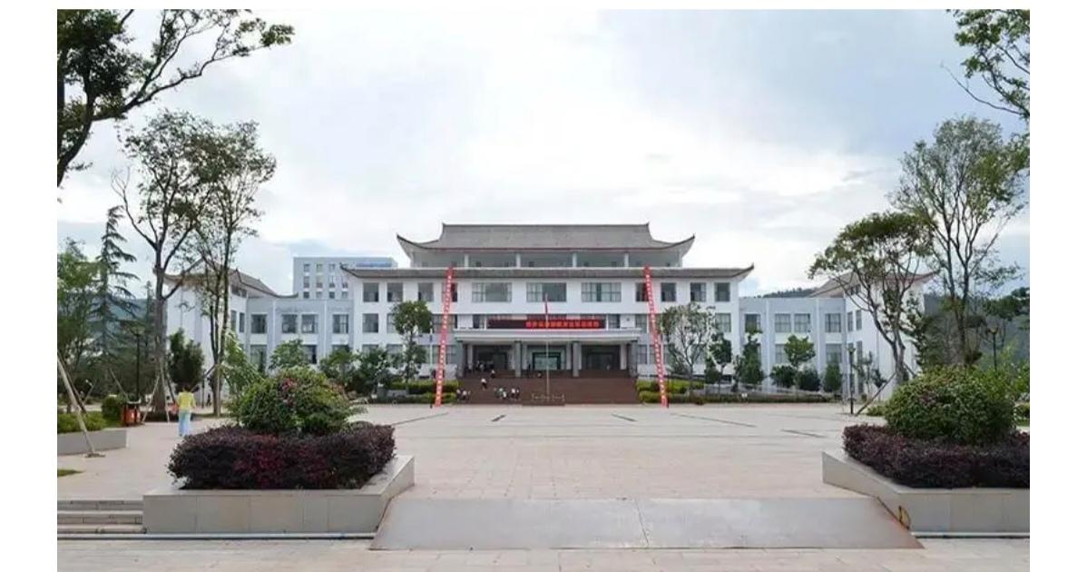 云南楚雄张老师给男人丢脸了！被副校长徐某、年级主任杨某霸凌，留遗书跳楼。这件事