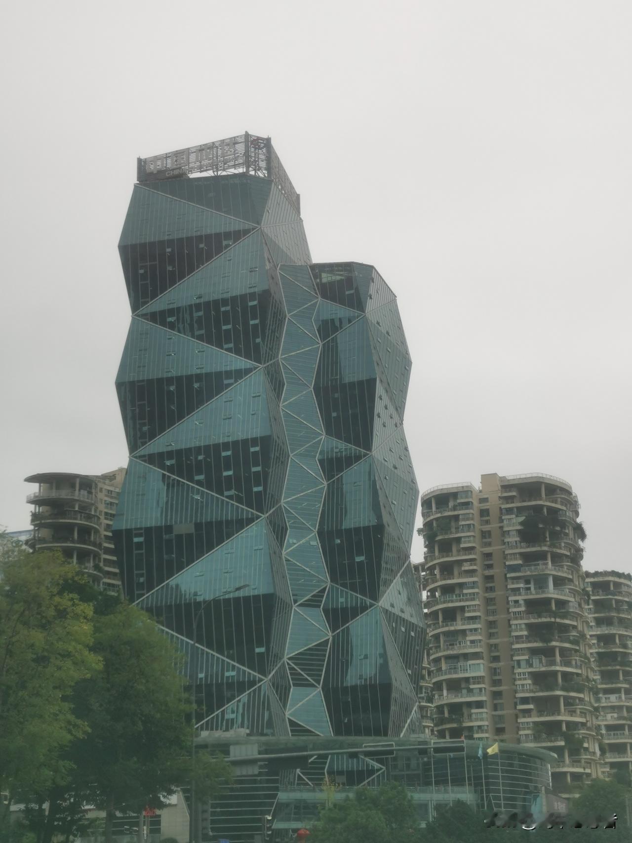 通江达海，还是一路向南？翻过龙泉山去发展，朝着重庆方向打造东部新区、发展简阳，推