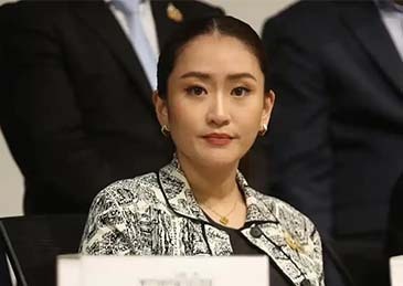【#中方回应佩通坦被解职#】今天，外交部发言人就泰国宪法法院裁决佩通坦总理解职