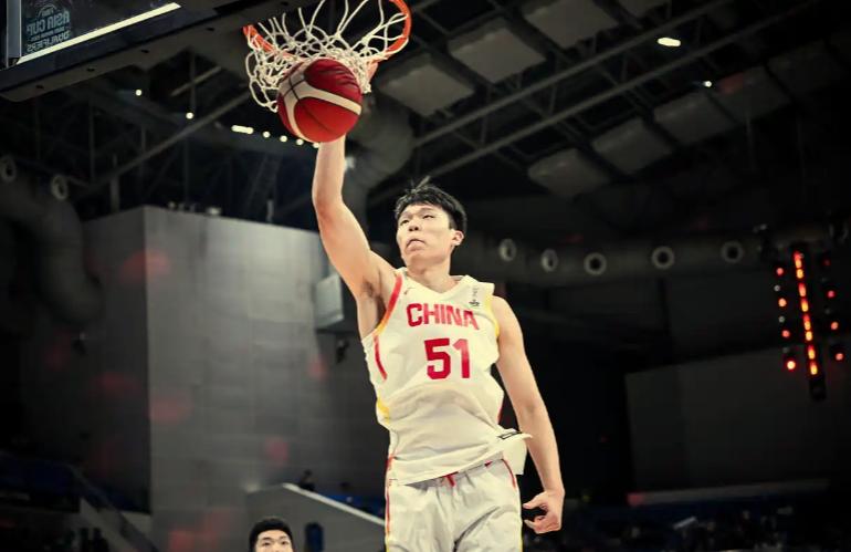 一个残酷的现实，男篮可能不再需要杨瀚森了。随着第二窗口期比赛结束，喜提两连胜的中