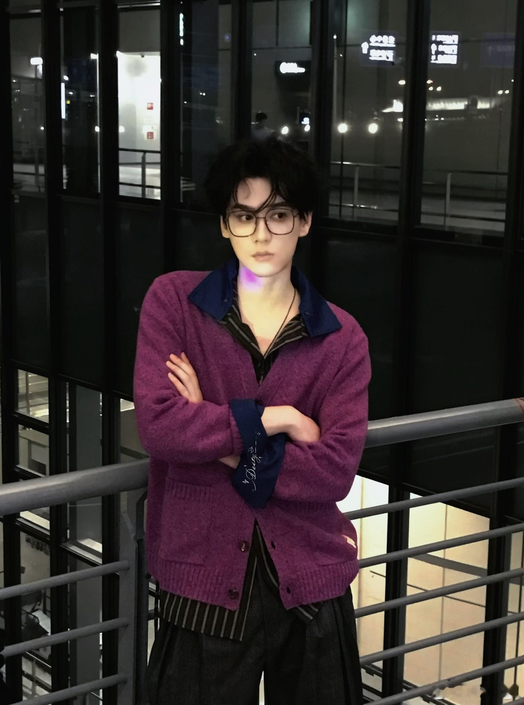 田栩宁紫色毛衣卷毛男大咋能这么般配呢好养眼的一对[aws