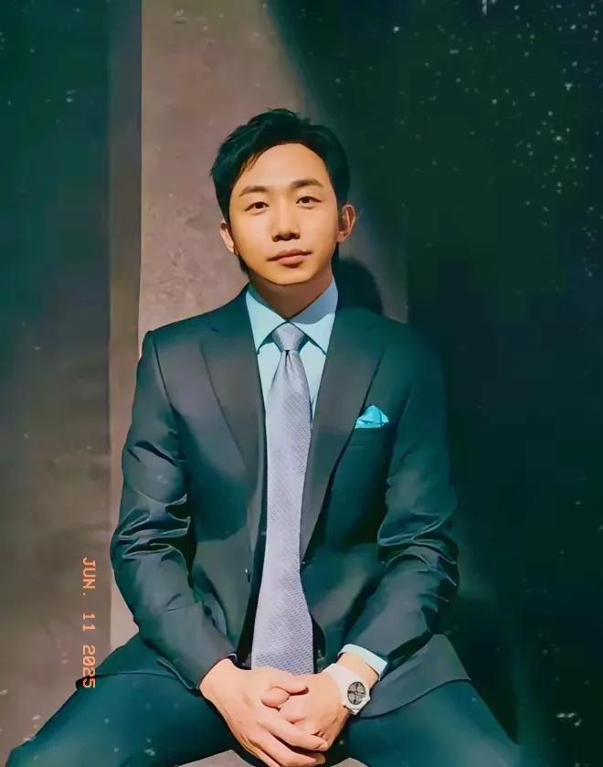 泡泡玛特狂热席卷全球，王宁凭Labubu登顶河南新首富在英国的敦斯特拉特福德