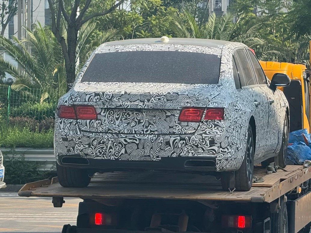 红旗C831路试，看起来好扁平一车[敲打]我与汽车的日常汽车杂谈汽车资讯​​​