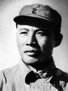 1937年，吕正操麾下一个营被日军包围，他正要率部营救，谁知军长却发来电报：“这