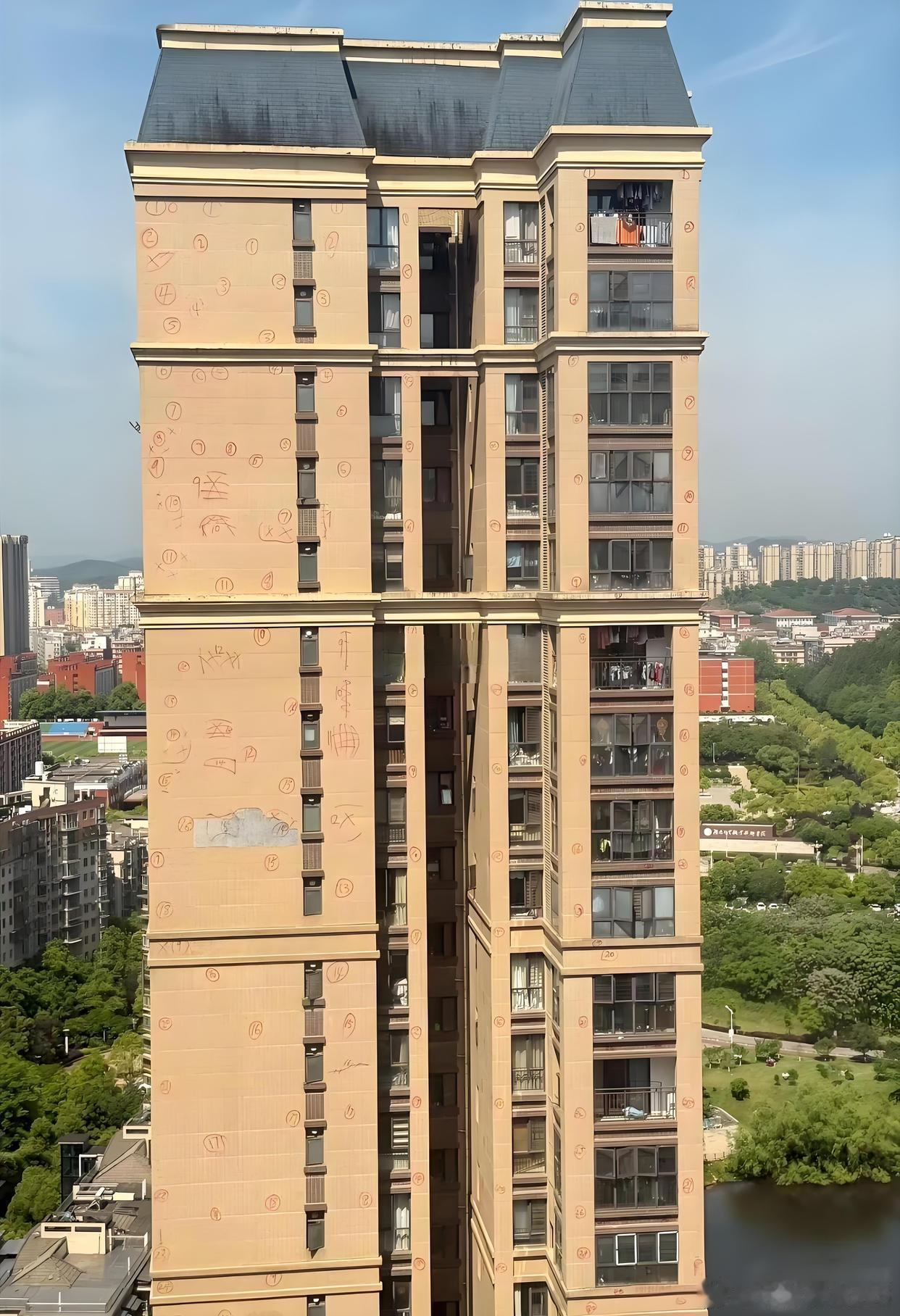 房子建好了，居然忘了擦。