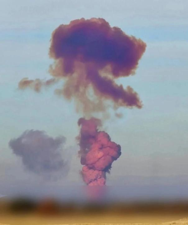 不到24小时连遭两记重锤！俄洲际导弹凌空爆炸，载人航天发射架轰然垮塌