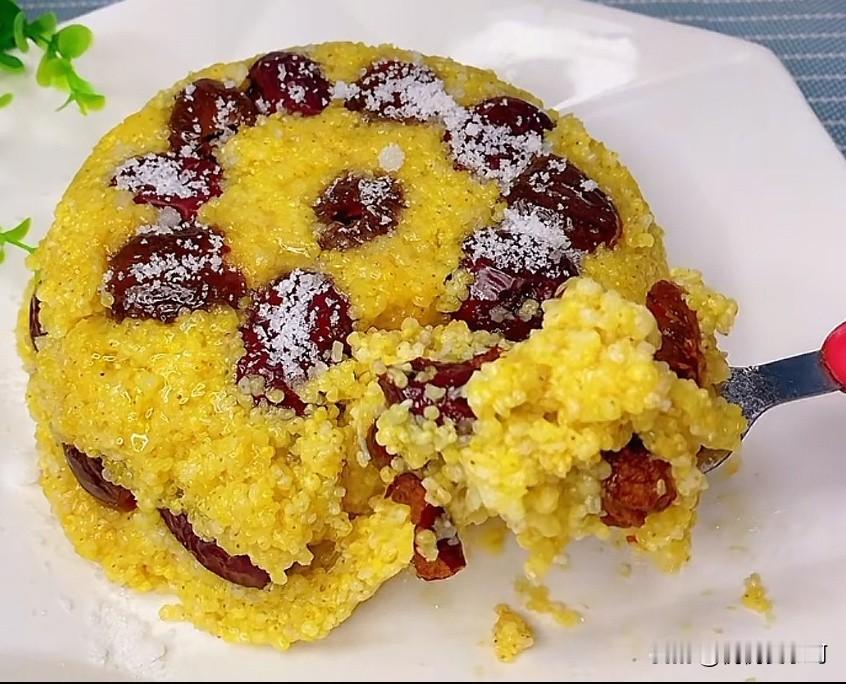 大黄米做的年糕，以前小时候每年过年就和炸酥肉、麻花等等一样，是一样必备的食物，后