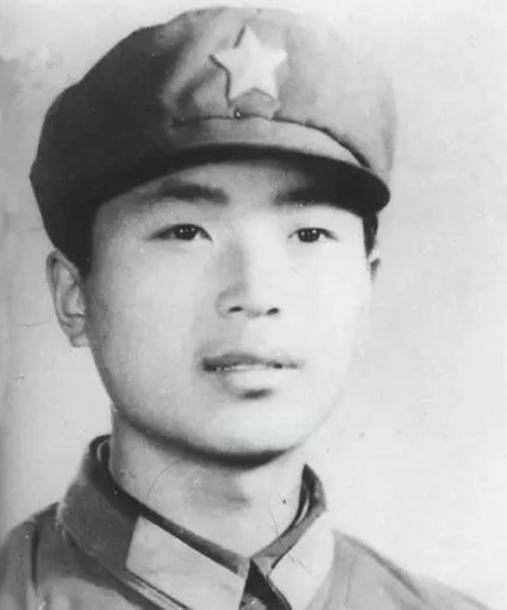 1985年，老山前线，17岁战士顾克路，被越军炮弹炸成“两截”，副连长孙兆群大喊