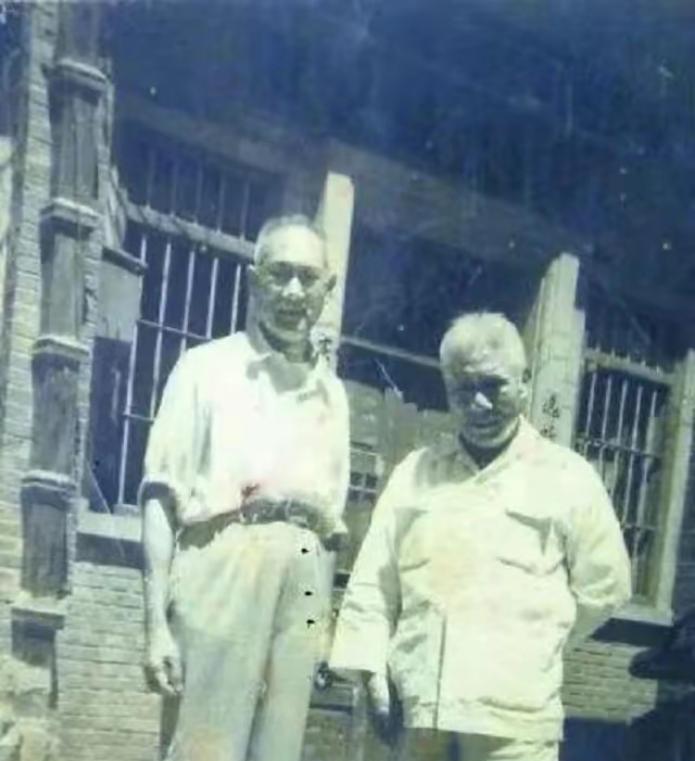 1934年，九万红军被困时，一个国民党少将挺身而出，决定放走这些红军，当蒋介石得