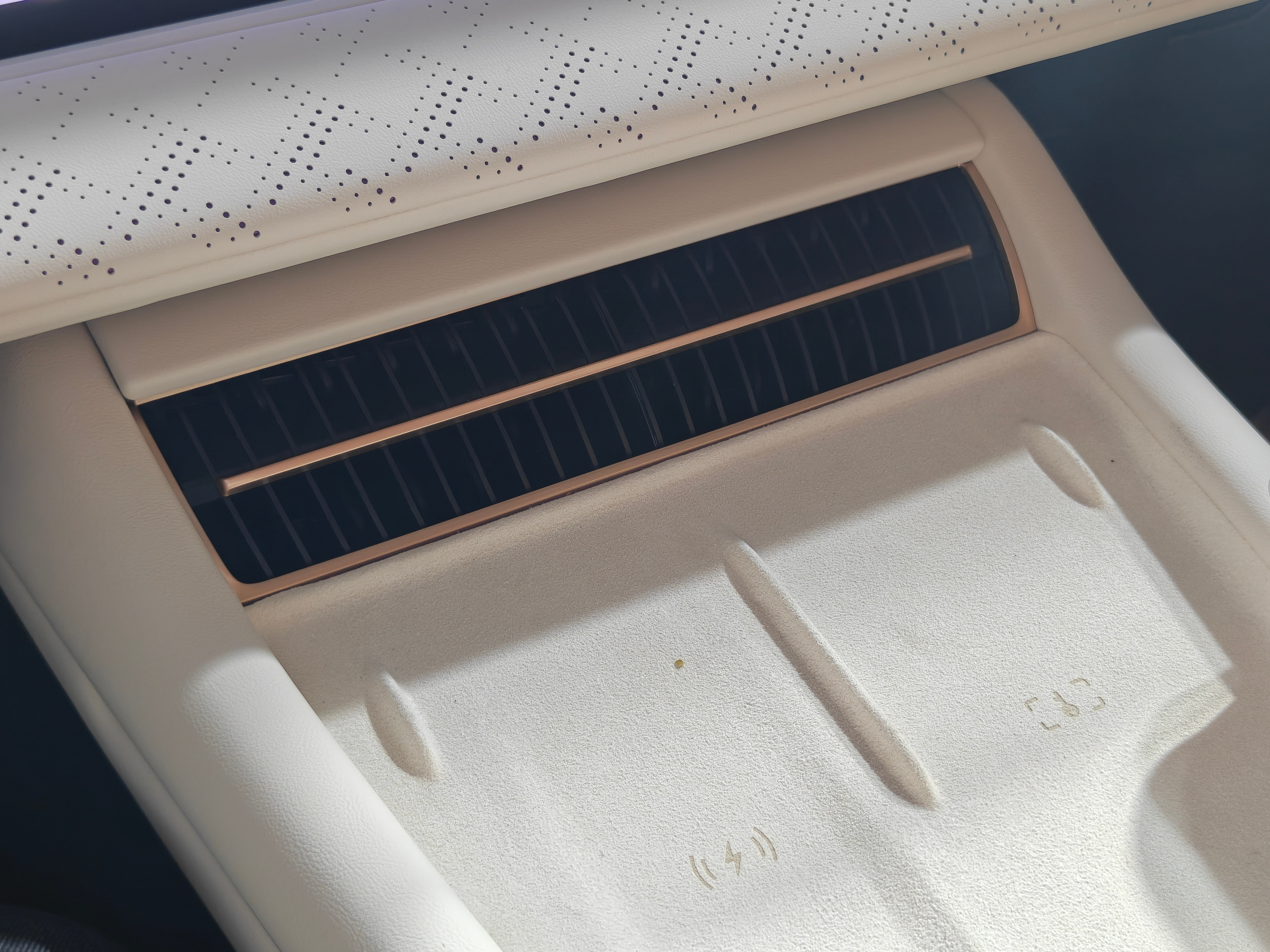 今天是东风日产NX8的发布会，这辆车也是大五座SUV，面向主流家庭市场，