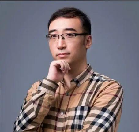 清华北大双料学霸李永乐，毕业后两次面试被名企拒绝，转身到北京人大附中应聘物理老师