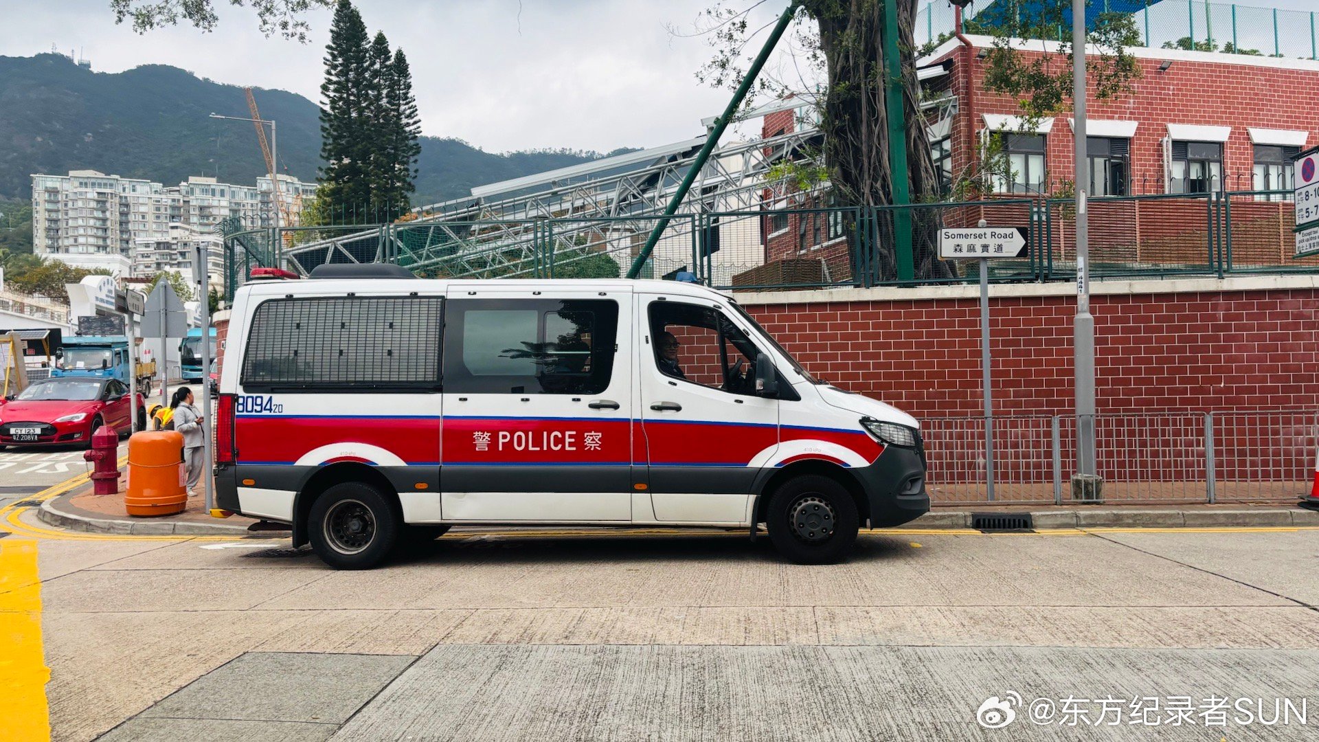 醫院ICU里住进来一位68岁的企业家，那是真正的商界大佬，肺癌晚期。老爷子带了三