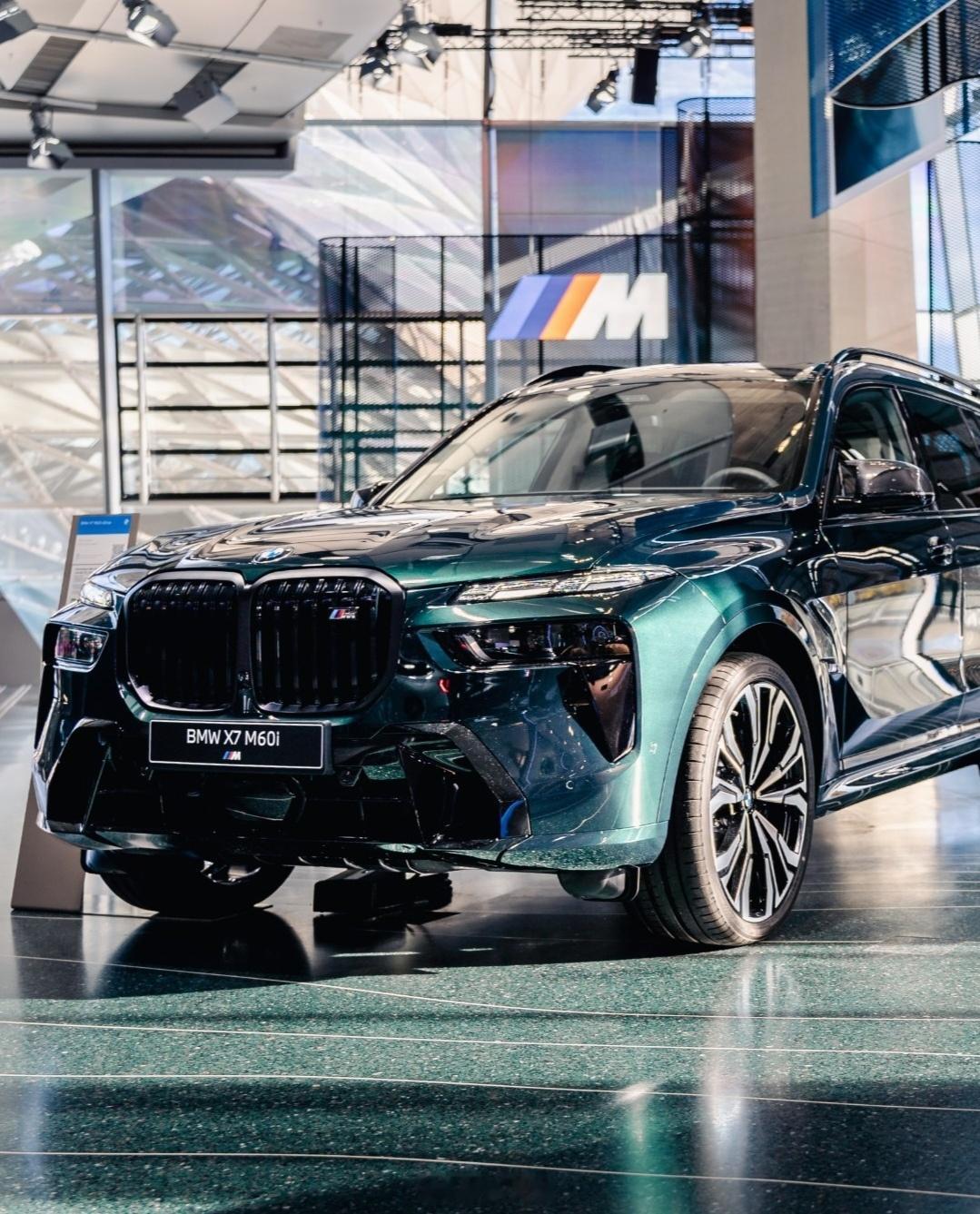 德系车大v聊车汽车美图宝马X7M60i，4.4TV8双涡轮增压引擎，530