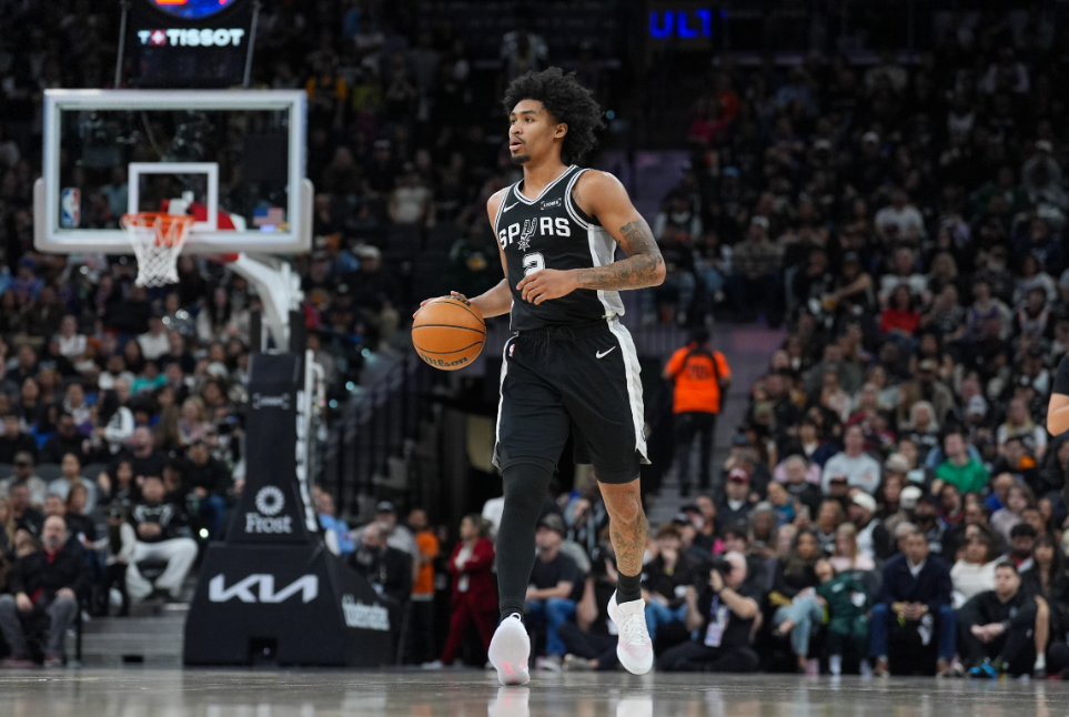 哈珀是非卖品吗？问一下马刺球迷，为啥哈珀看出场时间不是很受重视呀。福克斯卡