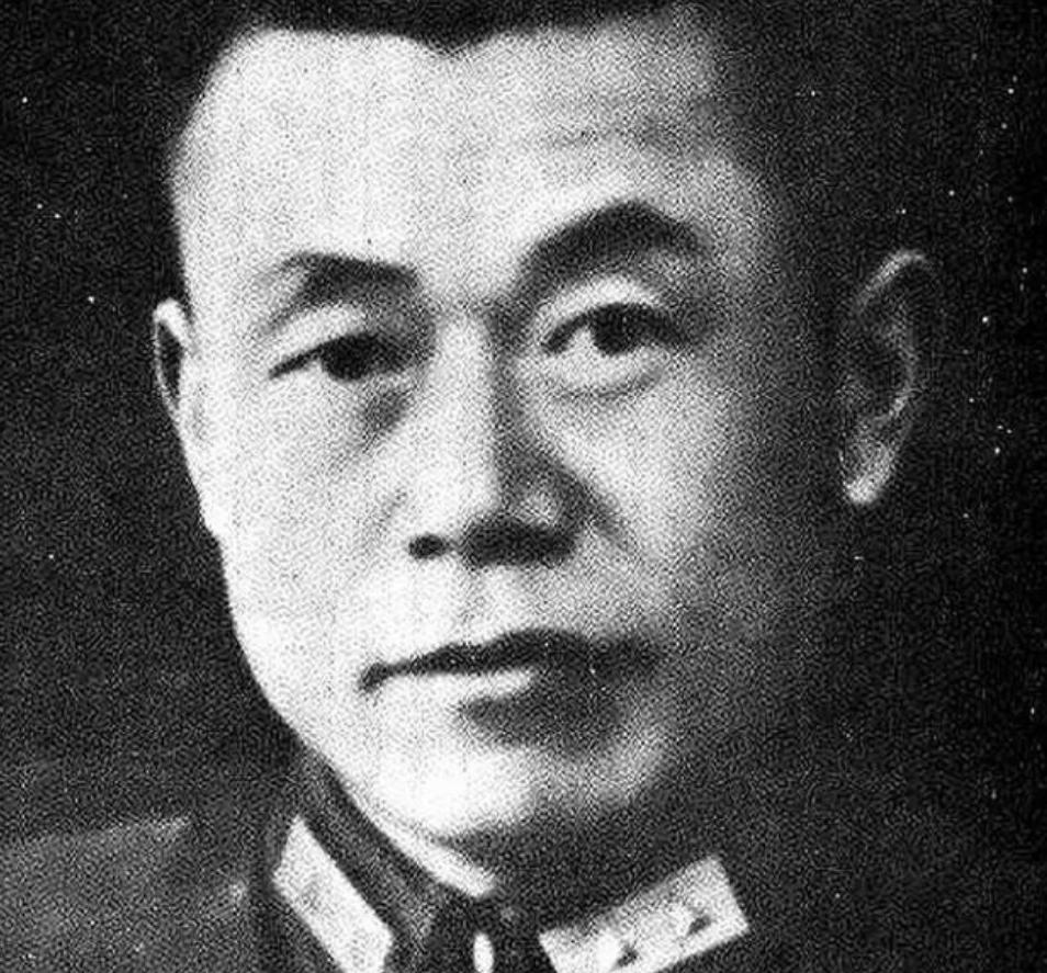 1949年，国军中将邱清泉战死沙场，他的妻子慌不择路，带着孩子们准备南逃台湾，结