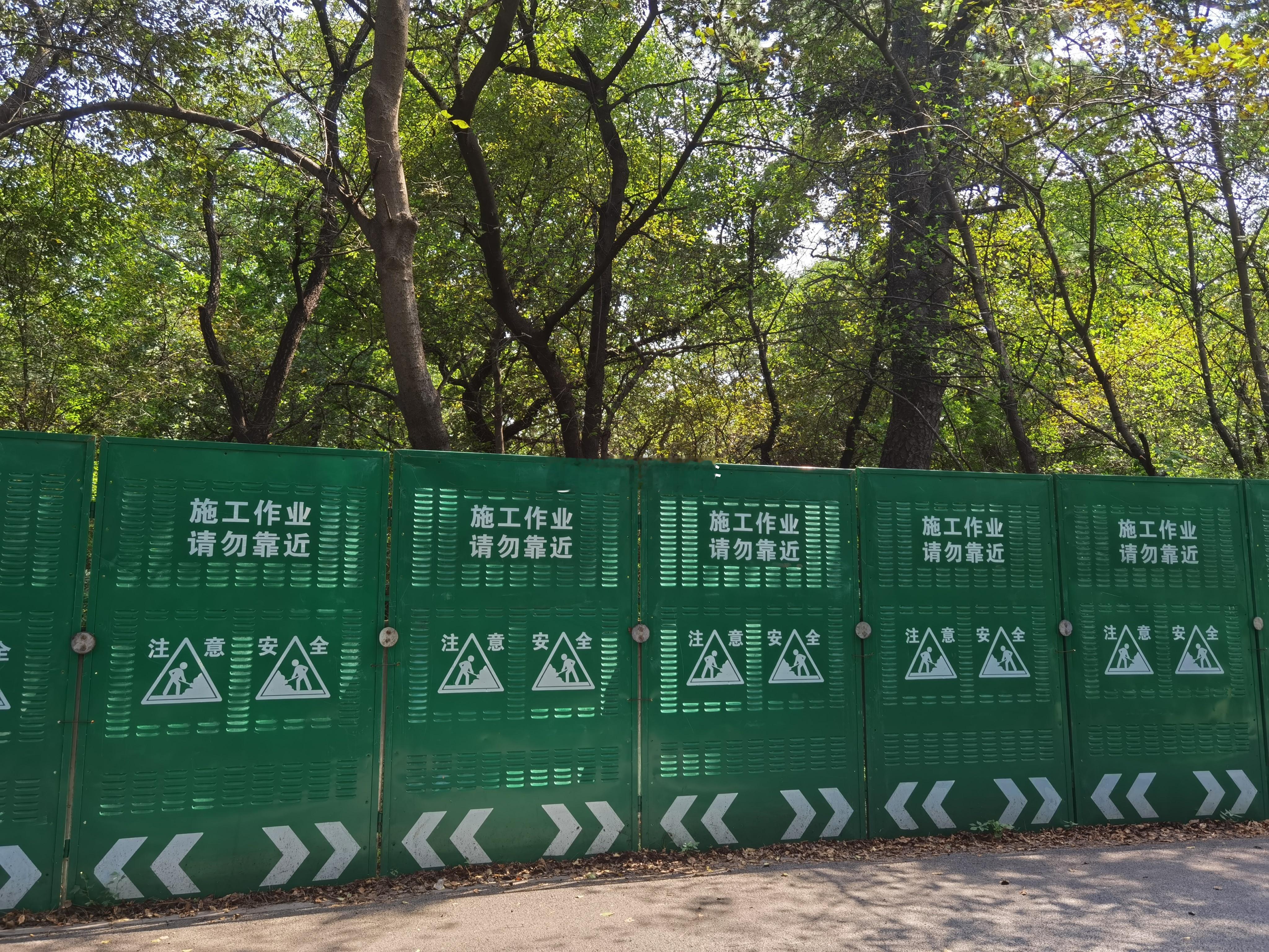 现在是沈阳的旅游旺季，但市内到处修路，到处堵车，这也没办法，也只能这段时间修路，