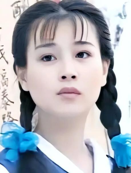 1999年，英宁向刚生下女儿不久的妻子赵明明提出离婚，赵明问原因，英宁支支吾吾就