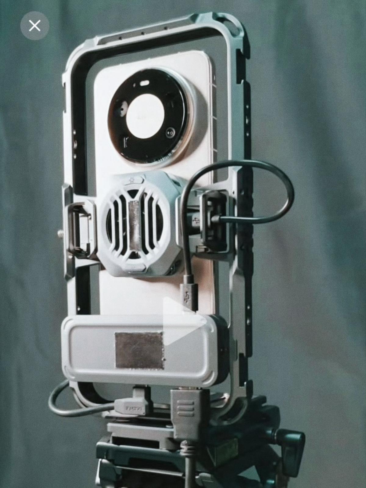 华为今晚真是绝了整个小品没提一句华为，但教科书级的辨识度，pura80和Ma