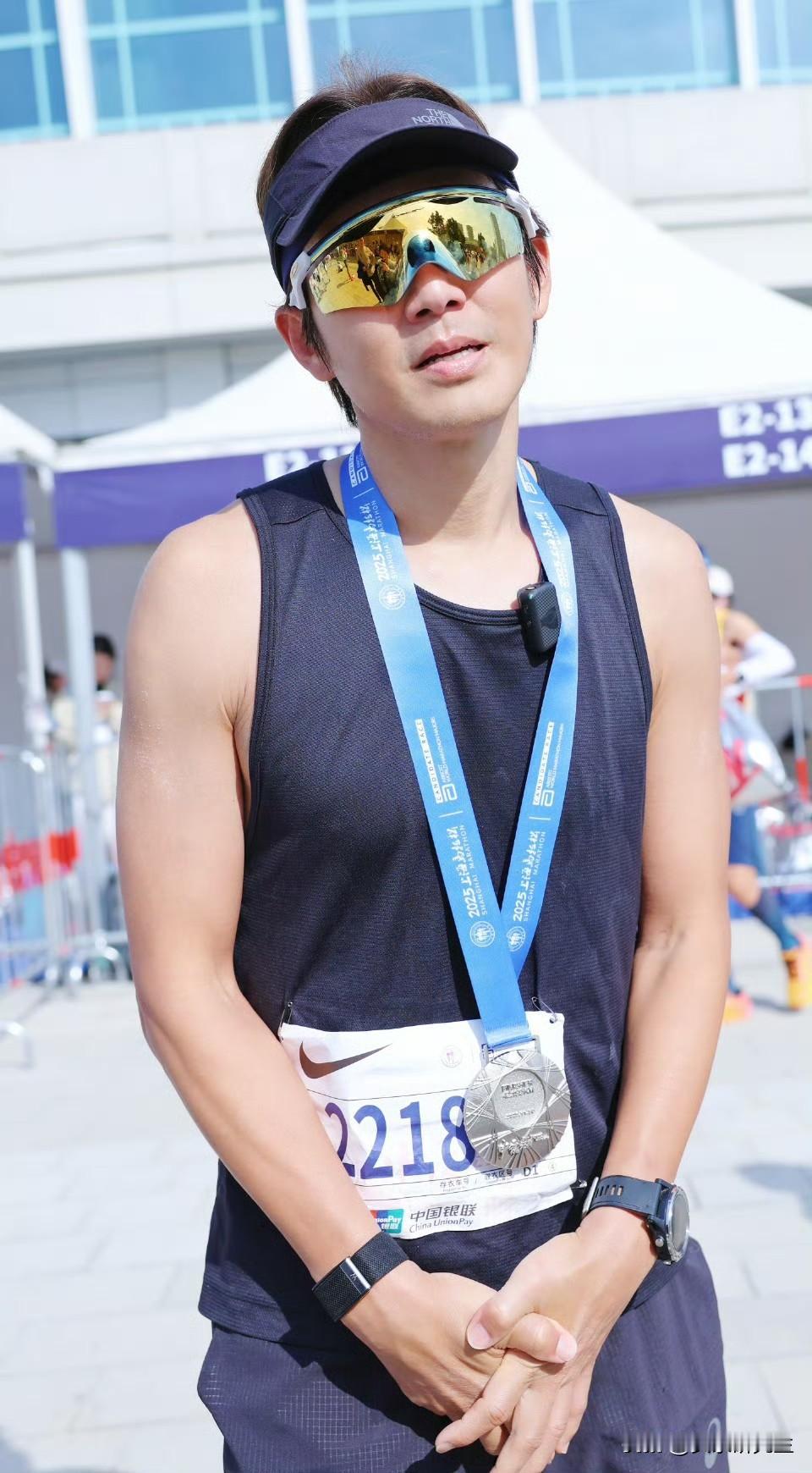 别光盯着钟汉良51岁的年轻状态了。普通人学不来，真不是酸。关键不在于他看