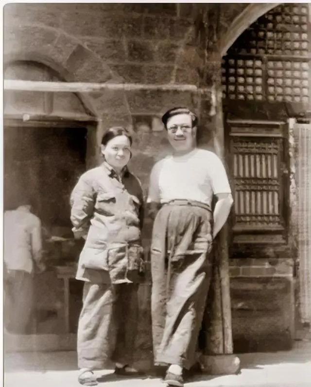 1931年，顾顺章叛变，李克农得到消息时，已经来不及通知妻子了，他赶紧让交通员给