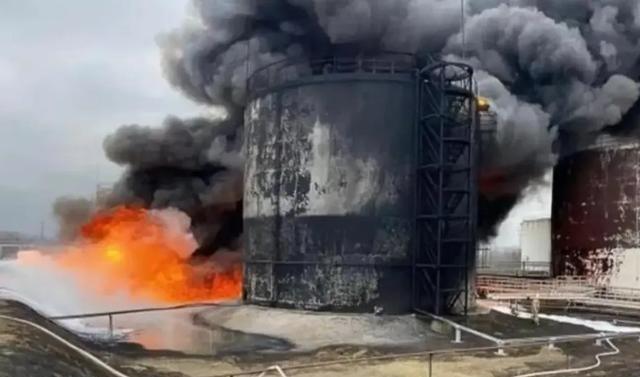 普京这步棋走得漂亮，趁着美国忙着围堵委内瑞拉、欧洲内部混乱之际，对乌克兰发动了大