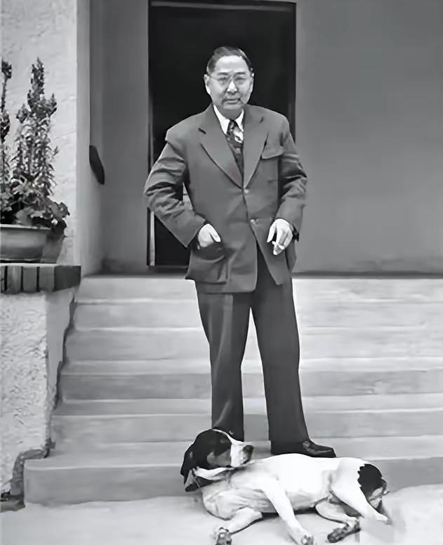 1949年12月10日，蒋介石离开成都飞往台湾，在最后逃离的时候，他并没有通知孙