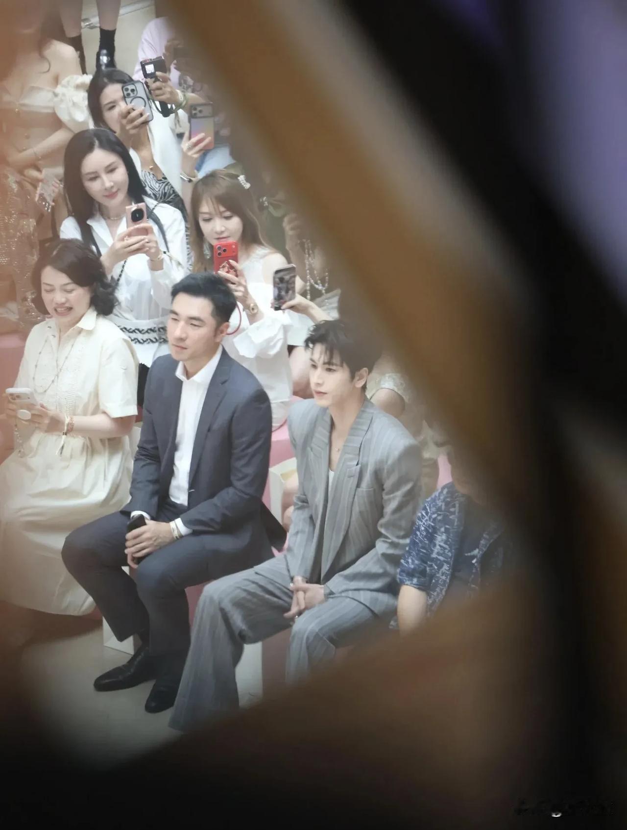 当然很多人会关注到赖总，这跟男女和是不是给子无关，因为张凌赫是帅的，而且是非常的