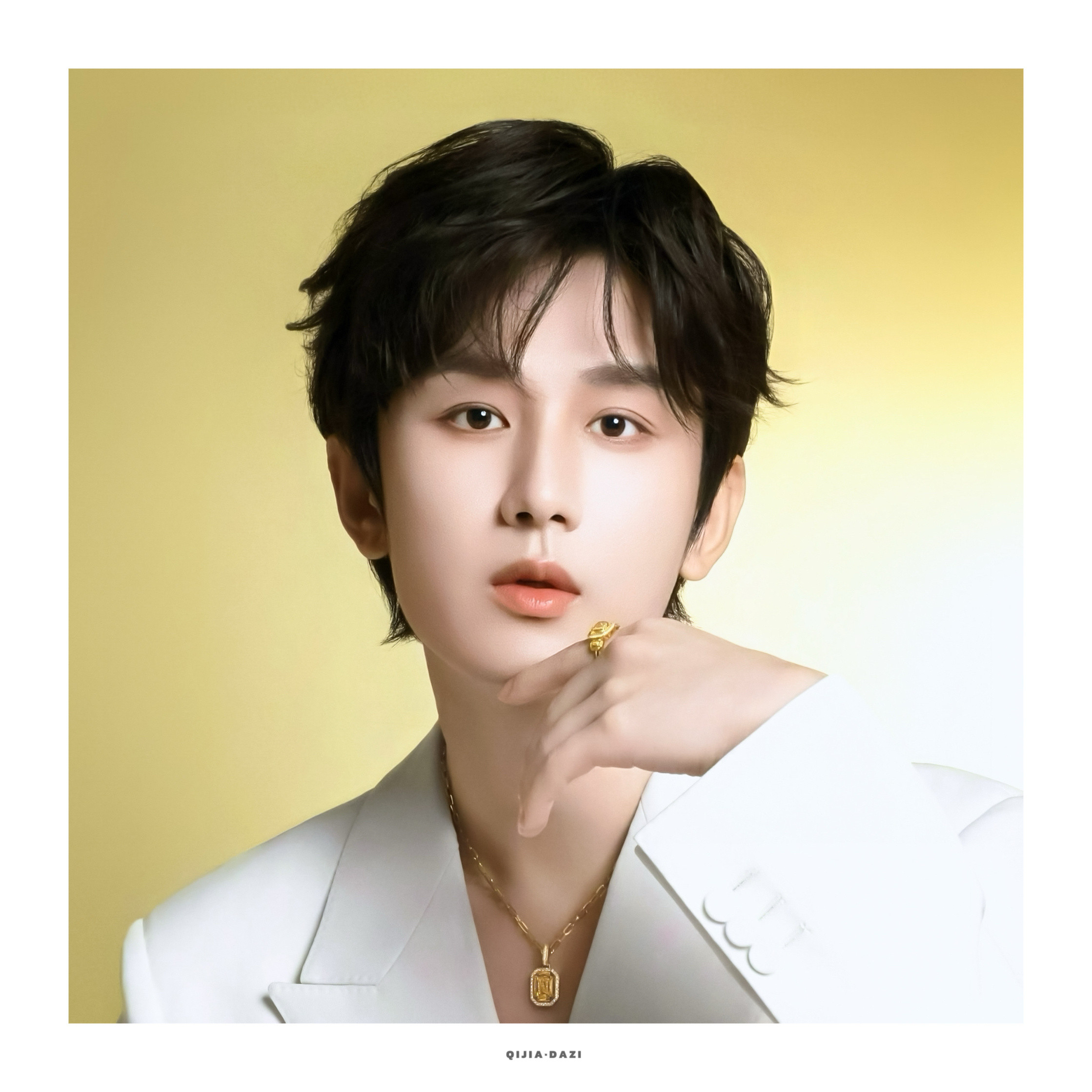 温润贵气成毅·六福珠宝成毅