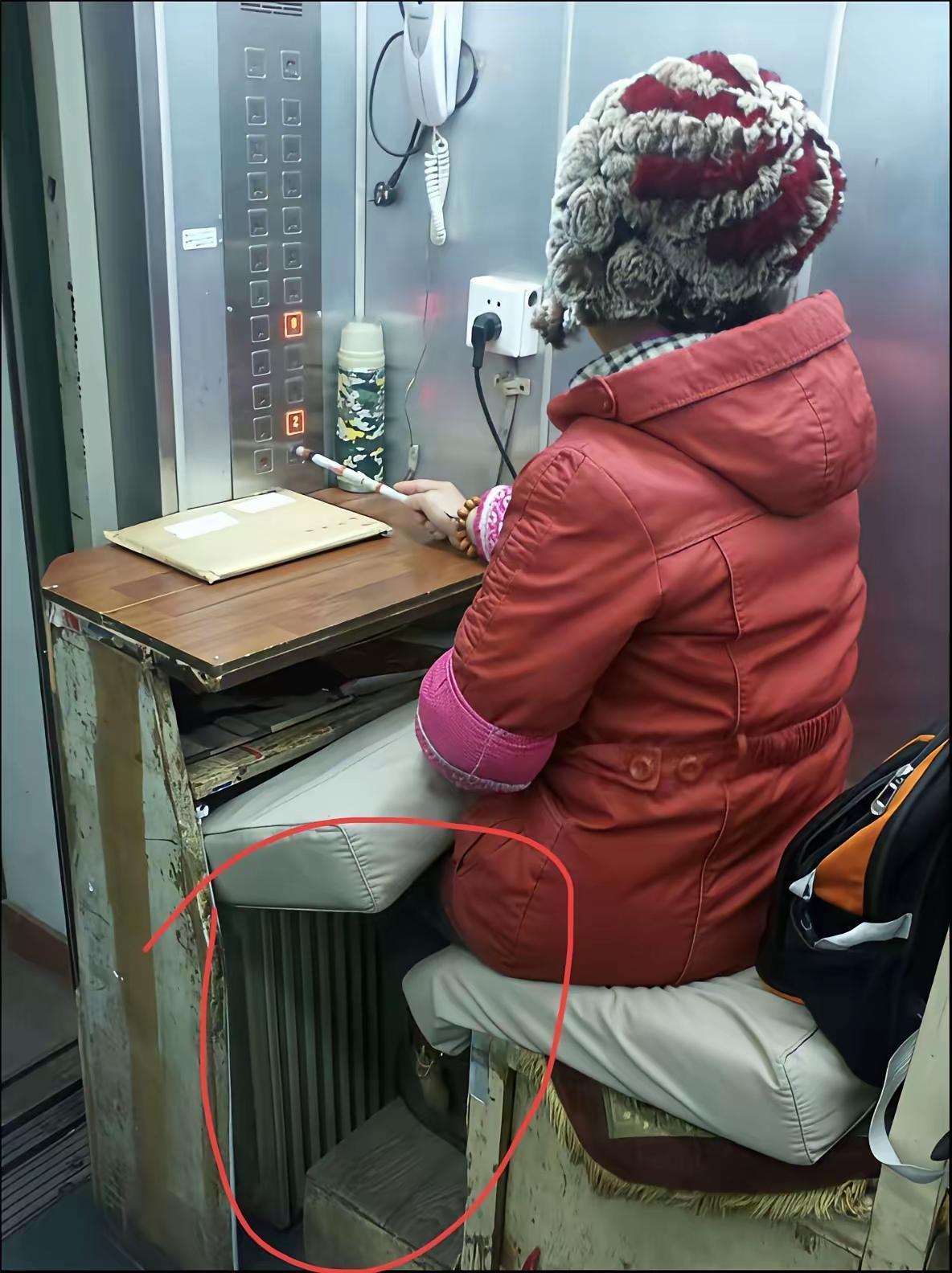 世上最轻松的神仙工作？按按电梯就下班，这岗位看着香，实则藏着你没注意的门道！