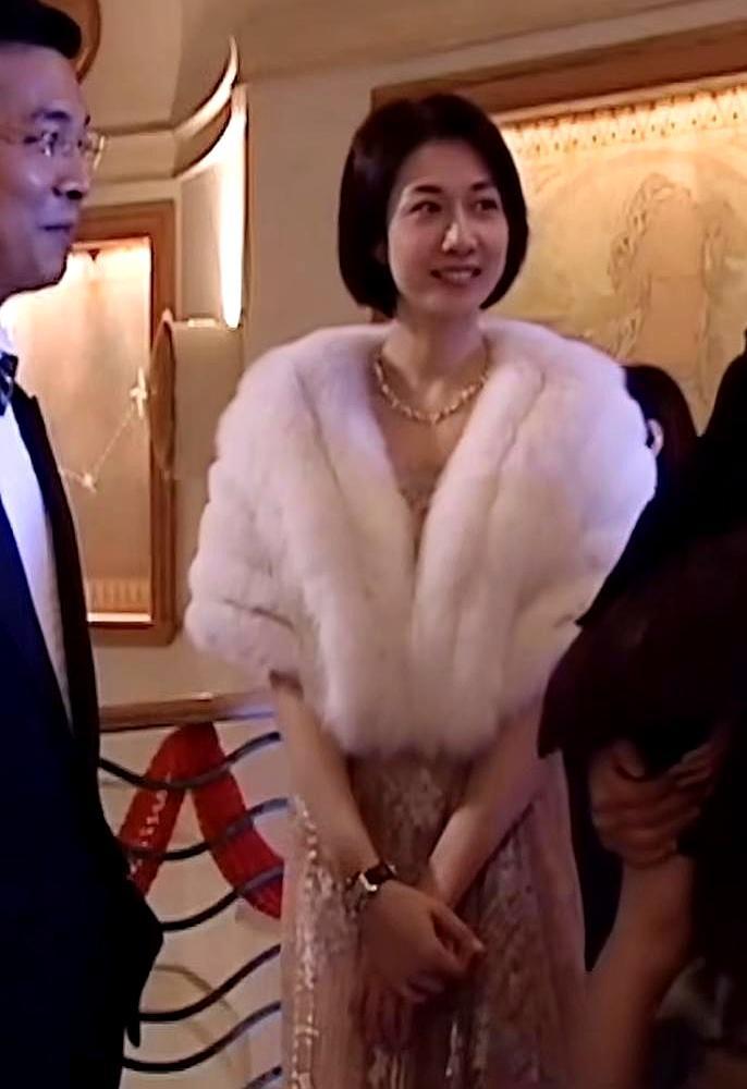 吴卓林靠本事拿下《急先锋2》全球海报，改18版，背影碎冰寓意“破冰”。成龙没开口