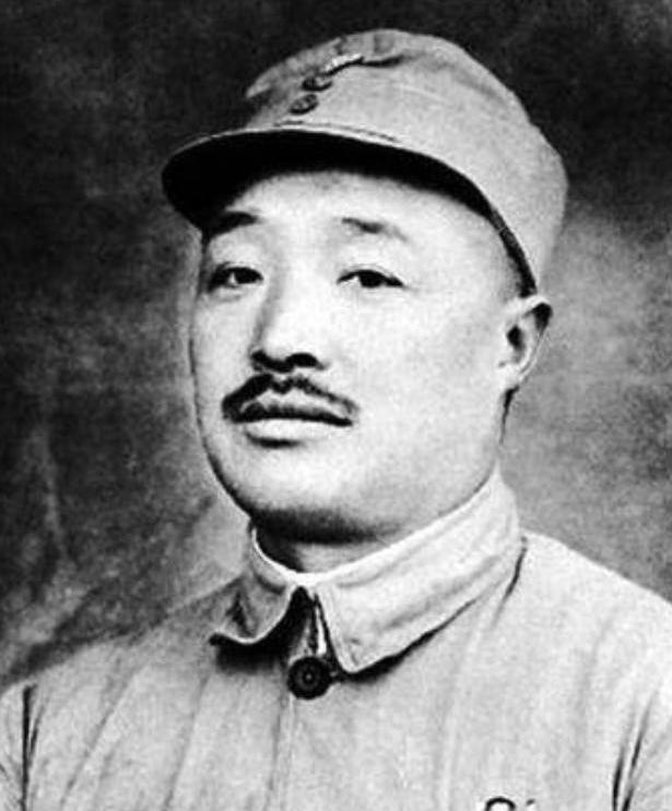 1936年红军胜利会师后，周总理一脸愁容的问贺龙：以后谁来统一指挥大军呢？贺龙当