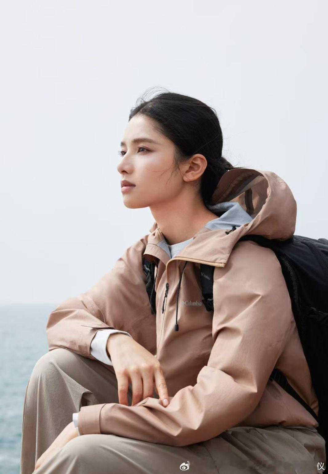 中国审美失去下颌角已经很久了来看看我们张婧仪的脸的超绝线条感[鼓掌][鼓掌][