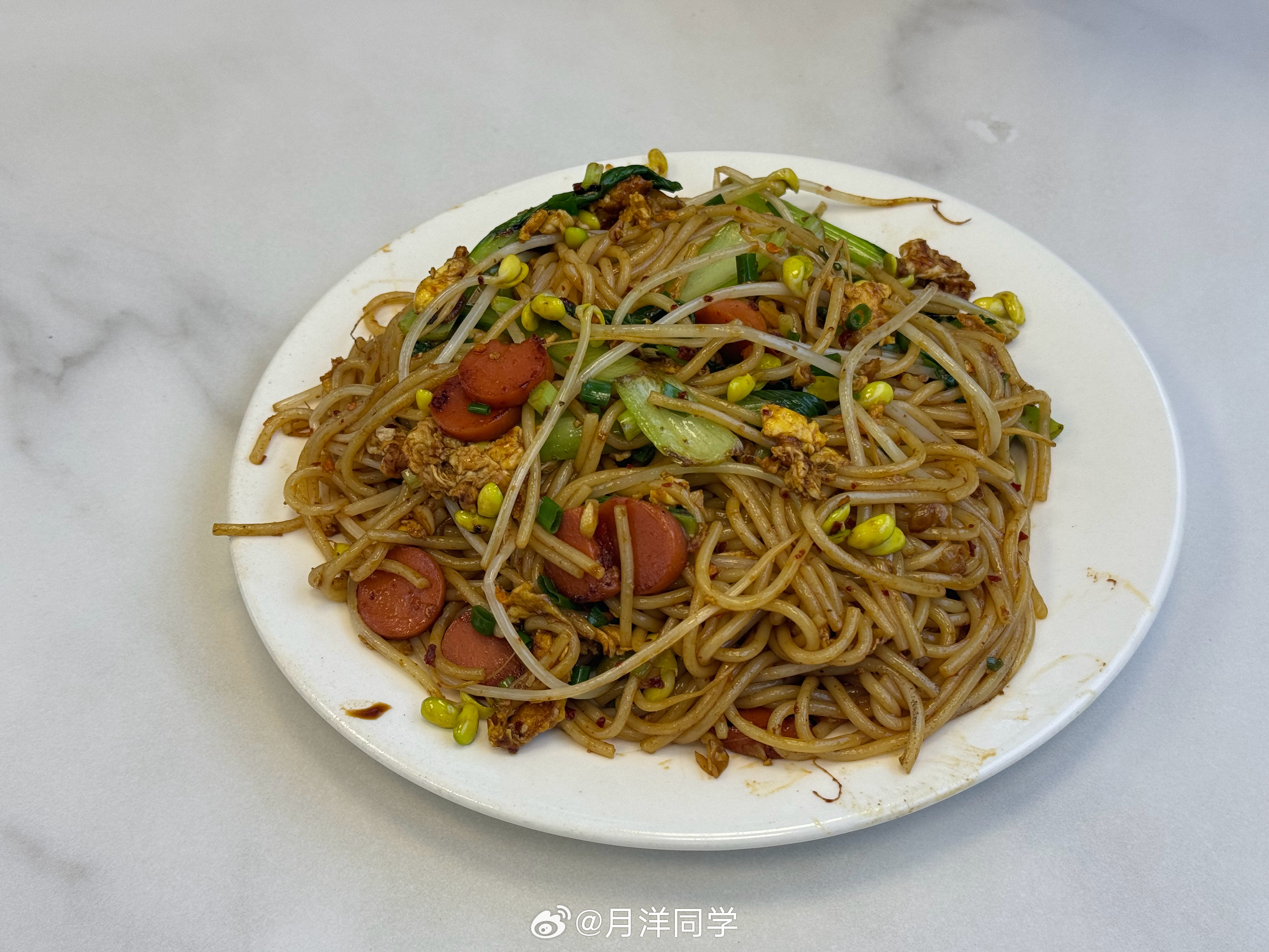今晚整个江西炒米粉点了个中辣老板说这里的中辣特别辣我想着中辣能有多辣就试了试差点