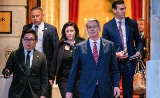 难怪美财长突然退出谈判回国，说白了就是美国原本以为能卡住中国脖子的AI技术管制这