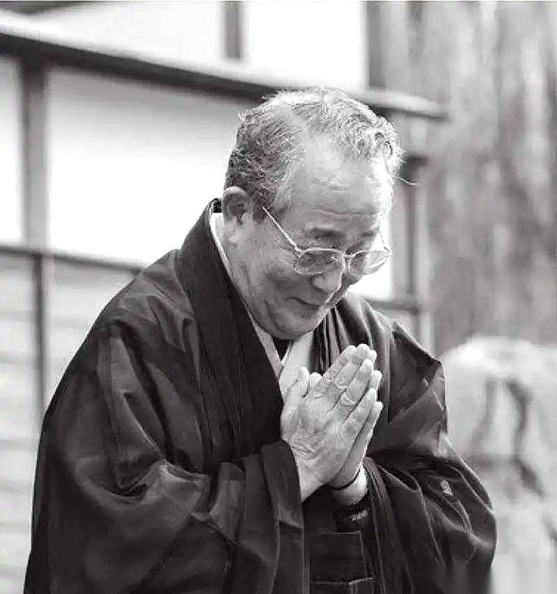 65岁，身价200亿，查出癌症。医生说，赶紧手术。他摆摆手，说不住院了，下午还