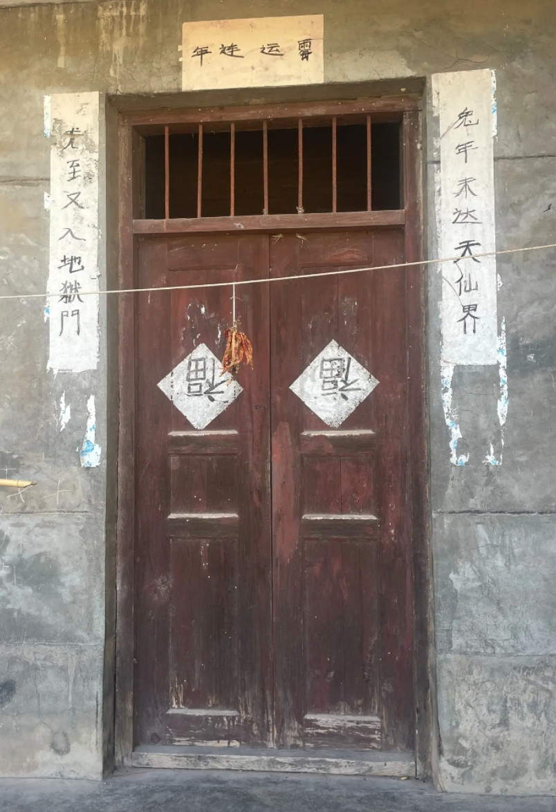 这对联太恶毒了吧！谁下这狠手？