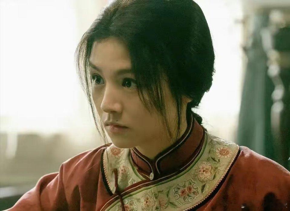 《人生若如初见》：谢菽红的情感纠葛在《人生若如初见》里，谢菽红对与她有过亲密关