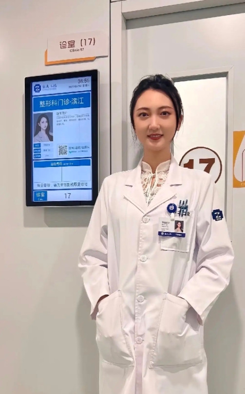 这位医生的年薪应该挺高的吧