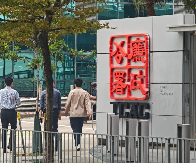 有人说如果大陆成立廉政公署能够彻底遏制腐败吗？我想说，香港的清廉是欧美式清廉，什