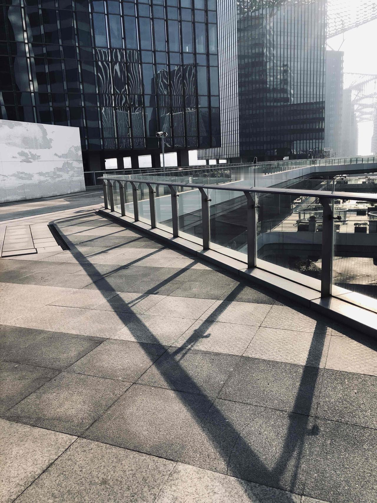 上海地标G60云廊三层平台连廊，钢结构，今天站在上面看风景，没想到就我一个人站在