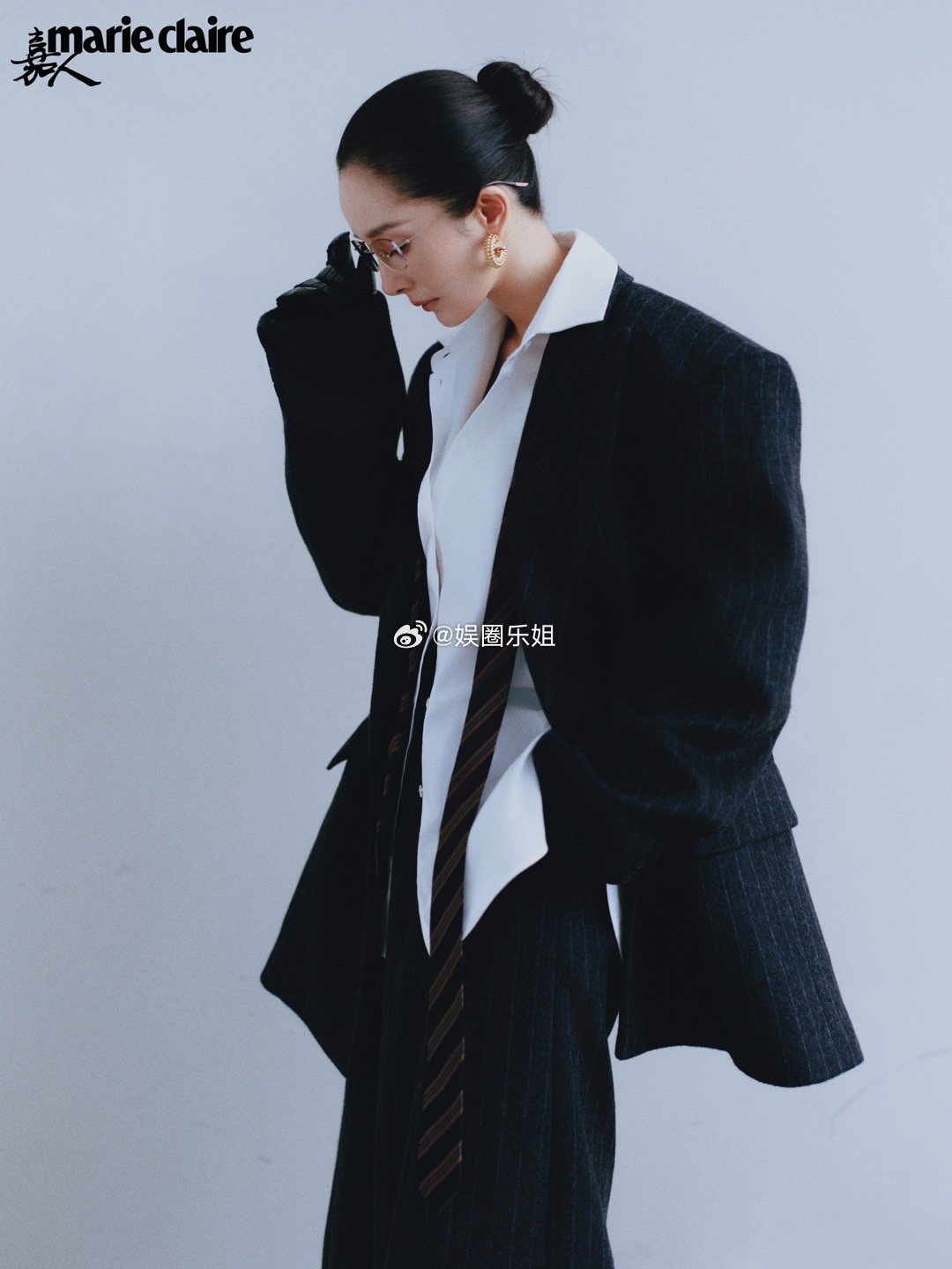 杨幂&嘉人十月刊封面🦋杨幂六次登封《嘉人》封面主题：“双面对望摄影：许闯造型：